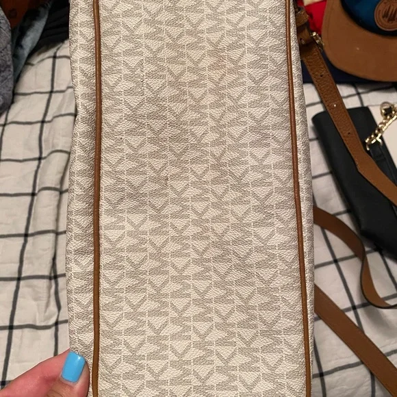 Michael Kors Large backpack purse White/cream and Tan with Gold zippers - Picture 7 of 12